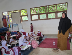 Siswa SDN 1 Bonepute Masih Belajar di Lantai, Kekurangan Meja dan Kursi Jadi Sorotan